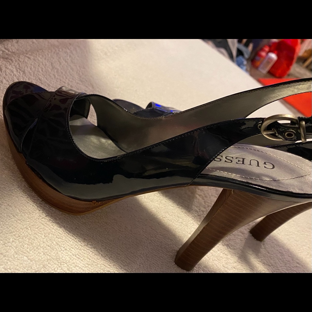 Almost Brand New Patent Leather Navy Blue Heels By Guess  Box 72